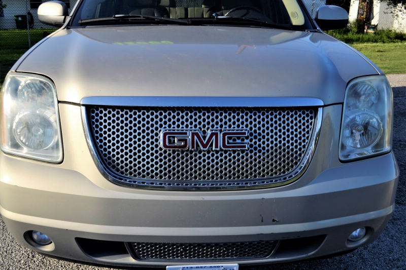 concession-moto-PIERREFEU-min_gmc-yukon-truck-grill-2828425